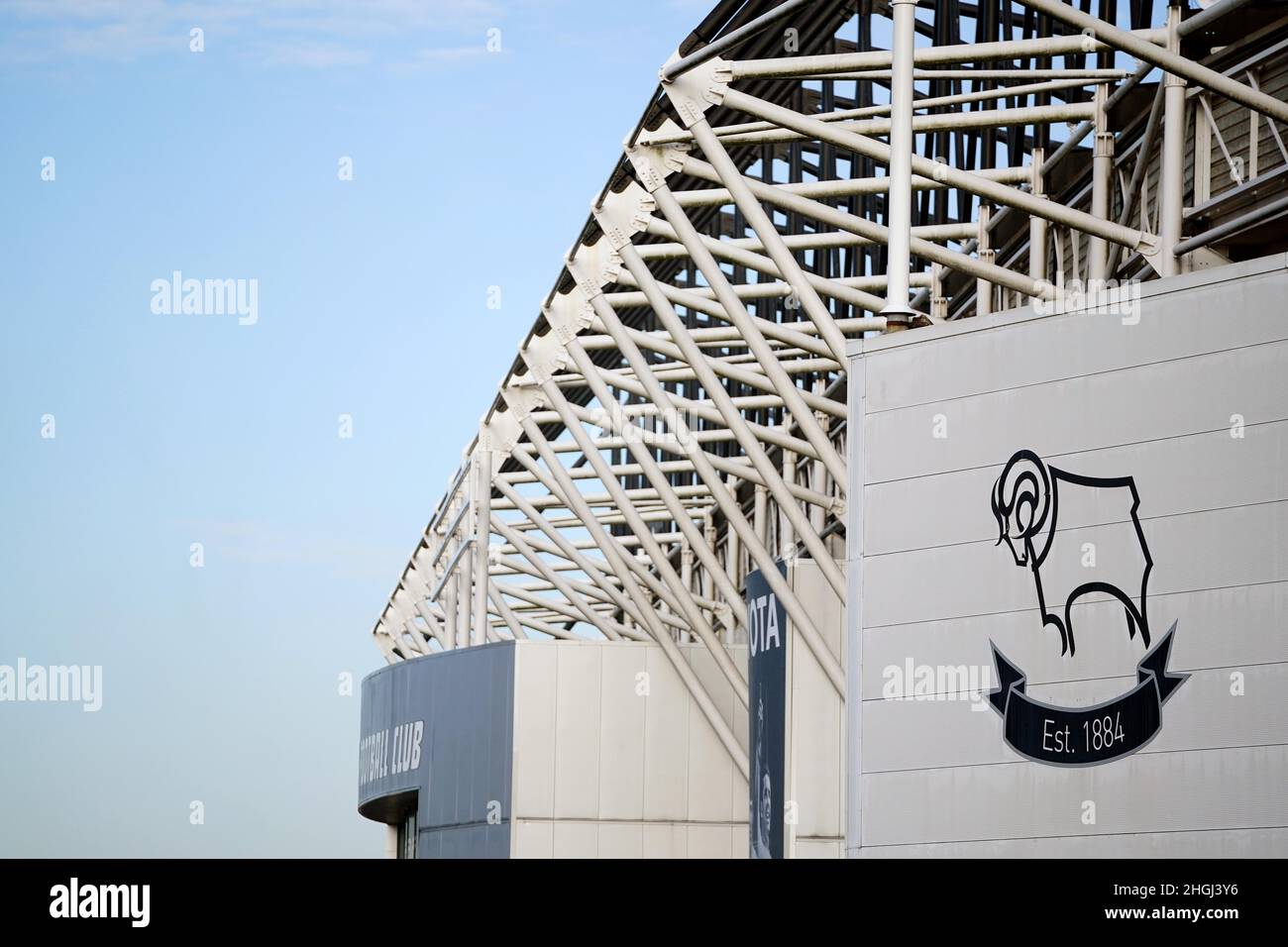 Foto di archivio datata 18-01-2022 di una vista generale all'esterno del Pride Park Stadium, casa della contea di Derby. La società di investimento privata Carlisle Capital ha fatto un'offerta formale agli amministratori di Derby per acquistare il club Sky Bet Championship, l'agenzia di stampa PA capisce. Data di emissione: Venerdì 21 gennaio 2022. Foto Stock