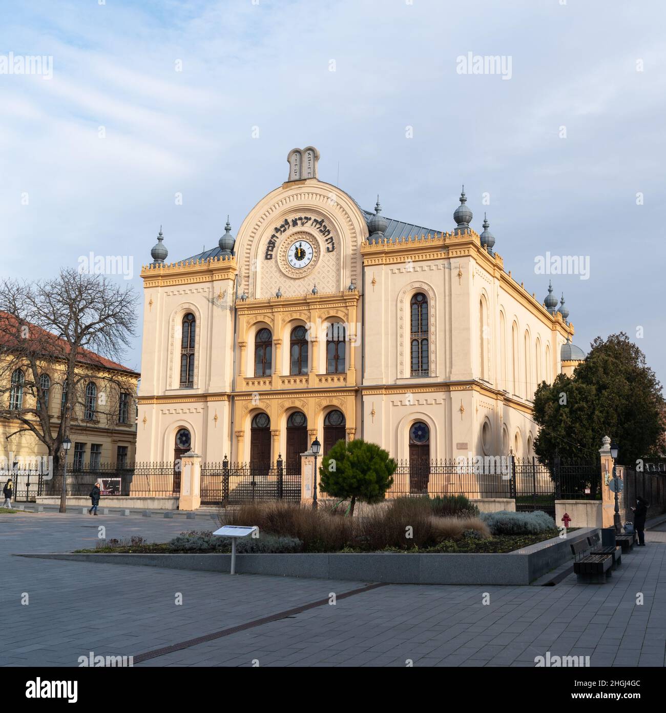 Edificio della sinagoga religiosa ebraica in Piazza Kossuth a Pecs, Ungheria, Europa Foto Stock