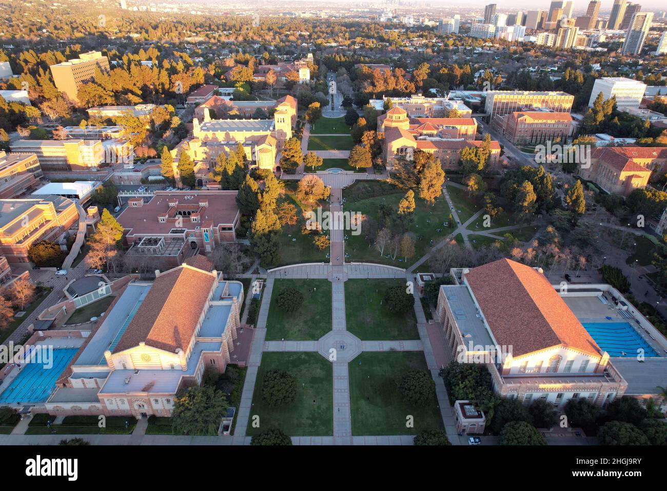 Una vista aerea del campus UCLA, giovedì 20 gennaio 2022, a Los Angeles. Foto Stock