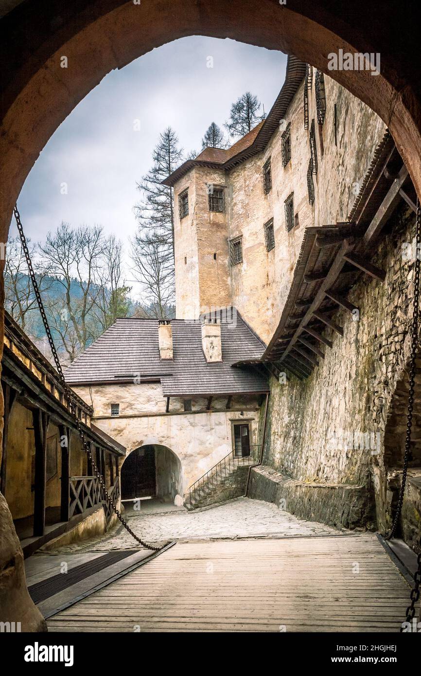 Porta d'ingresso al castello medievale di Orava, Europa centrale, Slovacchia. Foto Stock