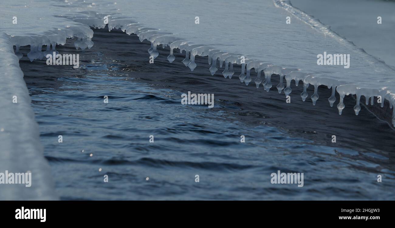 Acqua ghiacciata che crea sculture Gaudine Foto Stock