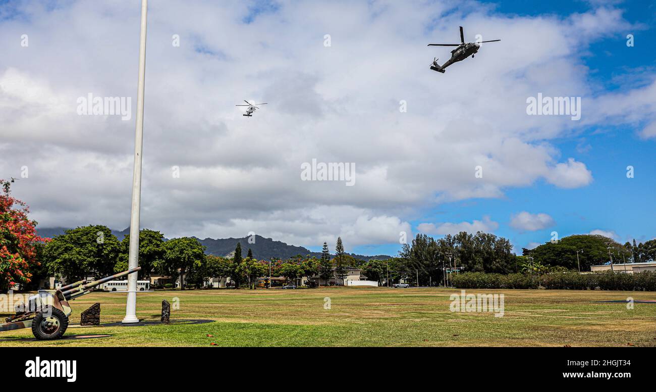 2° Battaglione, 35° Reggimento fanteria, 3° Team di combattimento Brigata, 'Cacti' e 3° Squadrone, 4° Regimento Cavalleria, 3° Team di combattimento Brigata, 'Raiders', ritorno a Schofeld Barracks, Hawaii, 24 agosto 2021. I soldati 'Cactus' e 'Raiders' stavano partecipando ad una missione fuori settore presso la Keaukaha Military Reservation come parte del Bronco Rumble. Foto Stock