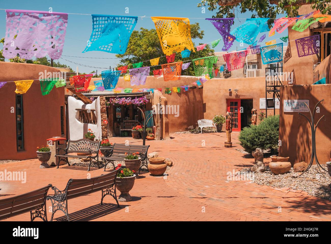Il centro storico poco A poco Plaza, una piccola collezione di negozi artigianali a Albuquerque, New Mexico Foto Stock