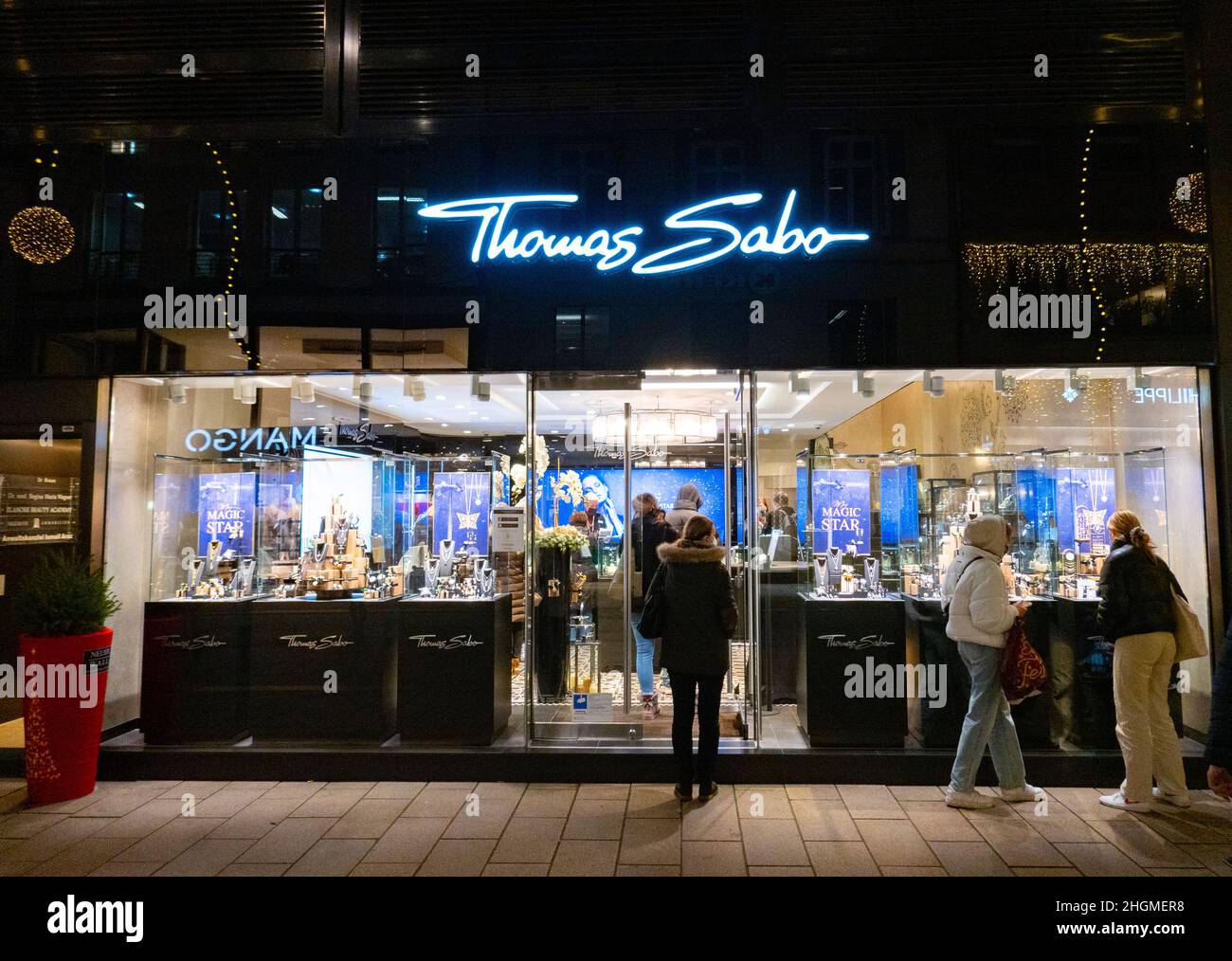 Negozio di gioielli Thomas Sabo - CITTÀ DI AMBURGO, GERMANIA - 21 DICEMBRE 2021 Foto Stock
