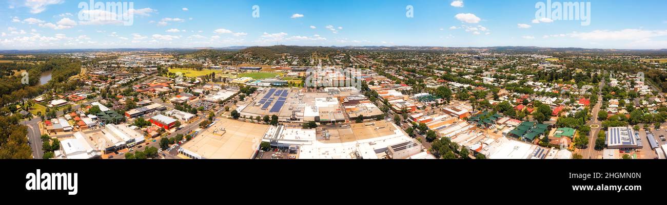 Centro di Wagga Wagga città nella regione agricola regionale australiana in NSW - ampio panorama aereo. Foto Stock