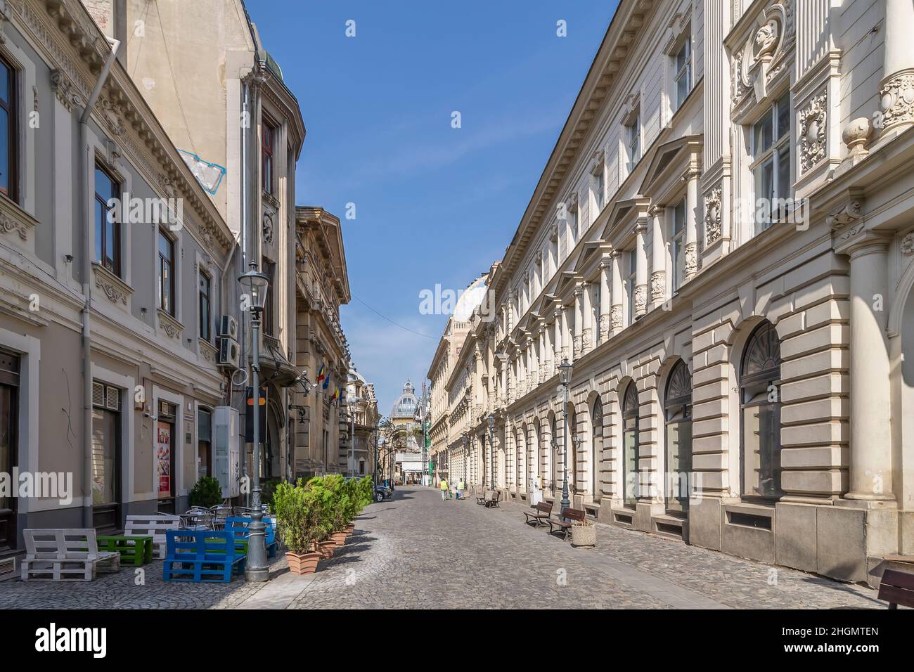 Strada Stavropoleos nel centro storico di Bucarest, Romania, in una giornata di sole Foto Stock