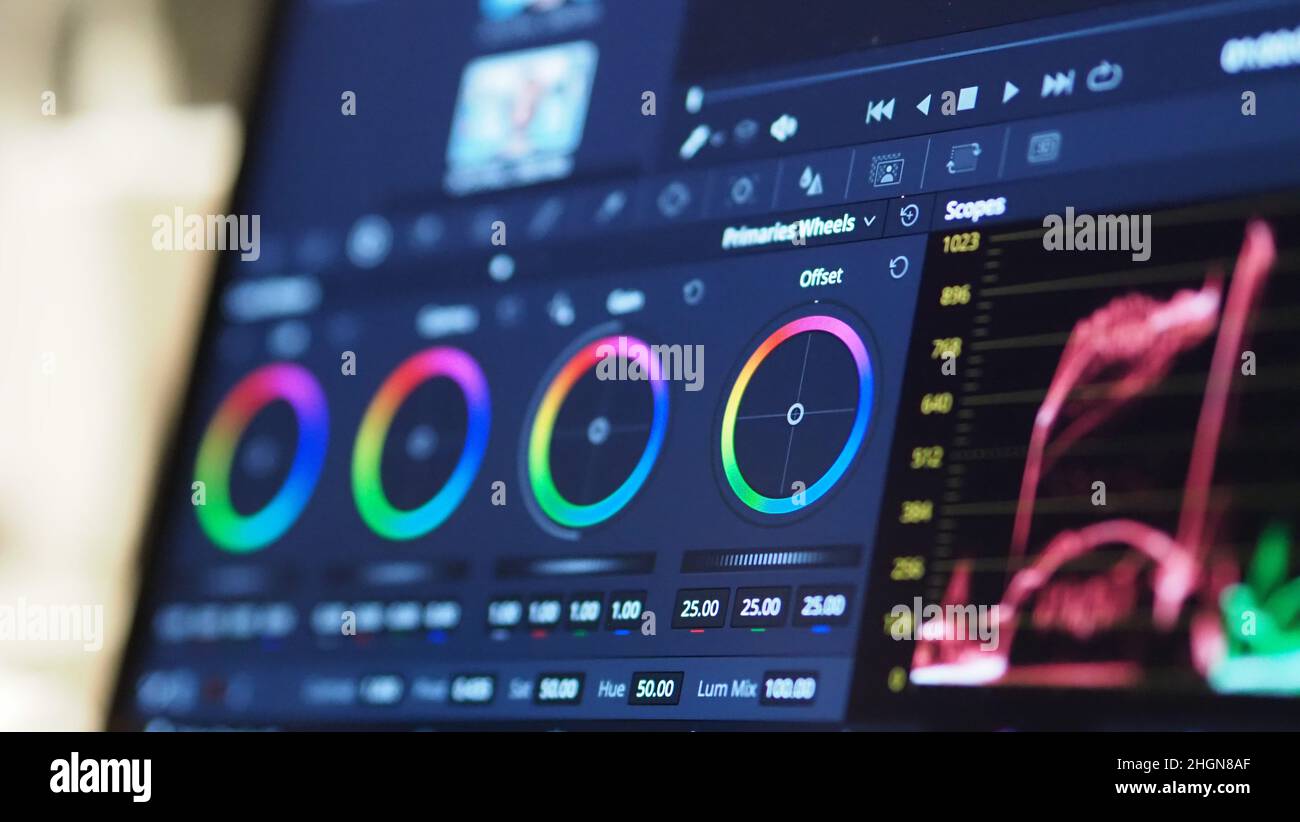 Grafico di classificazione del colore o indicatore di correzione del colore RGB sul monitor durante il processo di post-produzione. Fase di telecine nell'elaborazione della produzione di video o film. f Foto Stock
