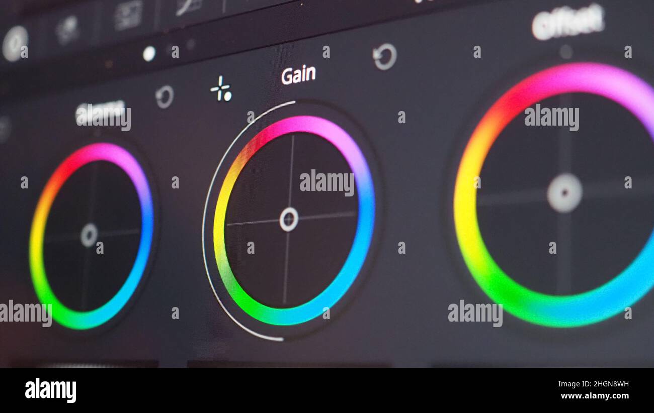 Grafico di classificazione del colore o indicatore di correzione del colore RGB sul monitor durante il processo di post-produzione. Fase di telecine nell'elaborazione della produzione di video o film. f Foto Stock