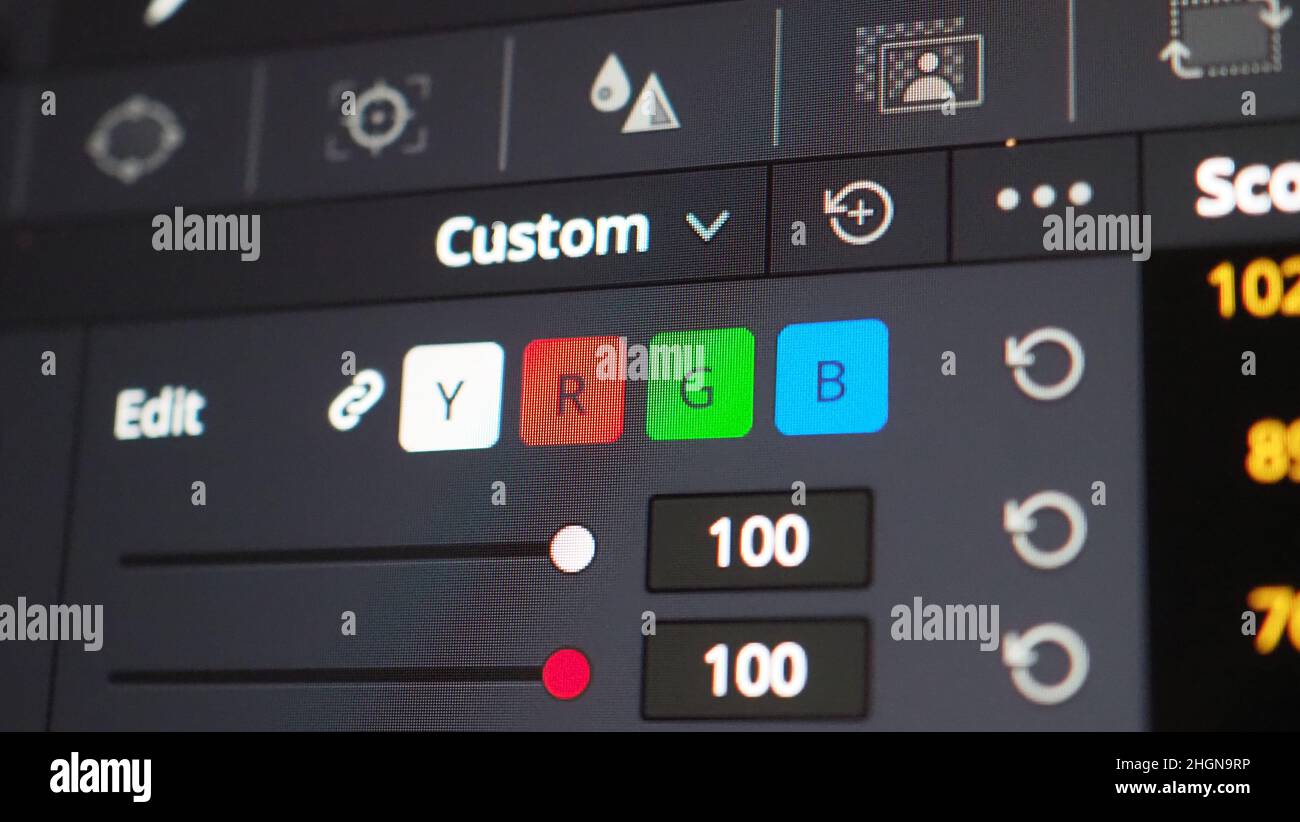 Grafico di classificazione del colore o indicatore di correzione del colore RGB sul monitor durante il processo di post-produzione. Fase di telecine nell'elaborazione della produzione di video o film. f Foto Stock