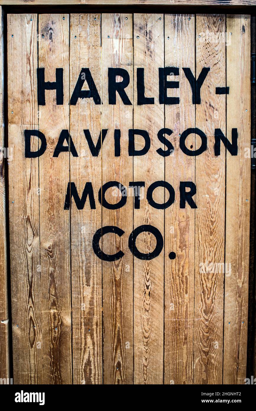 porta a tema harley davidson. Cartello porta in legno dipinto a mano Harley Davidson. Foto Stock