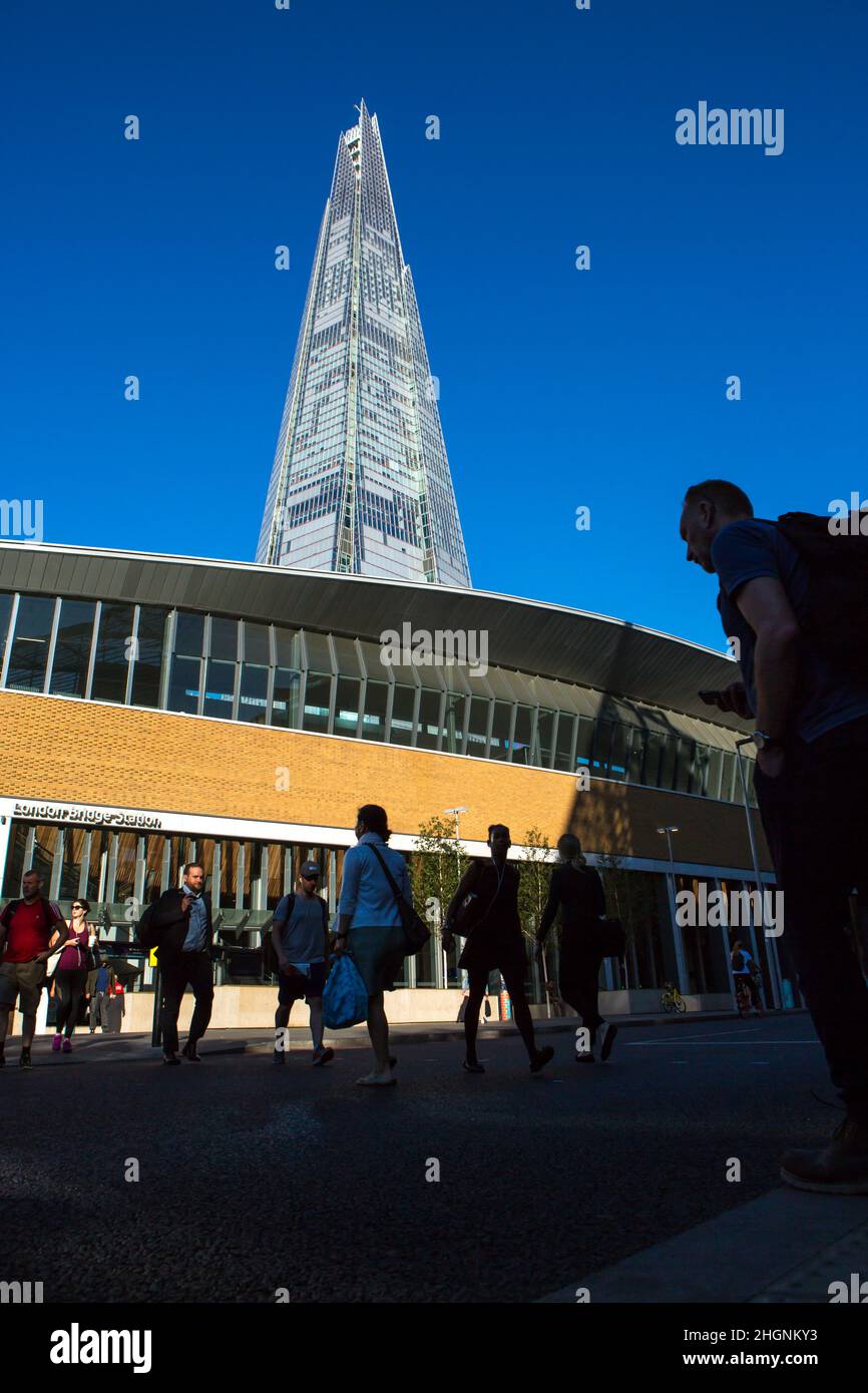 REGNO UNITO. LONDRA. LA SHARD TOWER. Ex London Bridge Tower, è un grattacielo di uffici e alloggi di lusso situato nel quartiere di Sou Foto Stock