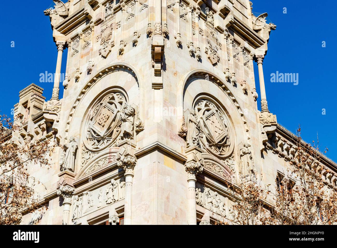 Facciata della Corte superiore di giustizia della Catalogna (Tribunal Superior de Justicia de Cataluña) a Barcellona, Catalogna, Spagna Foto Stock