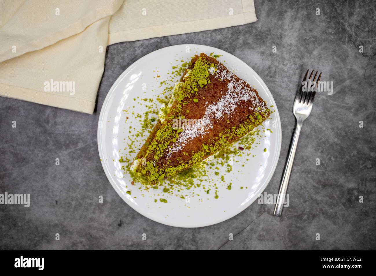Turco tradizionale Dessert Ekmek Kadayif / Pan Pudding. Dessert Ramadan con crema Foto Stock