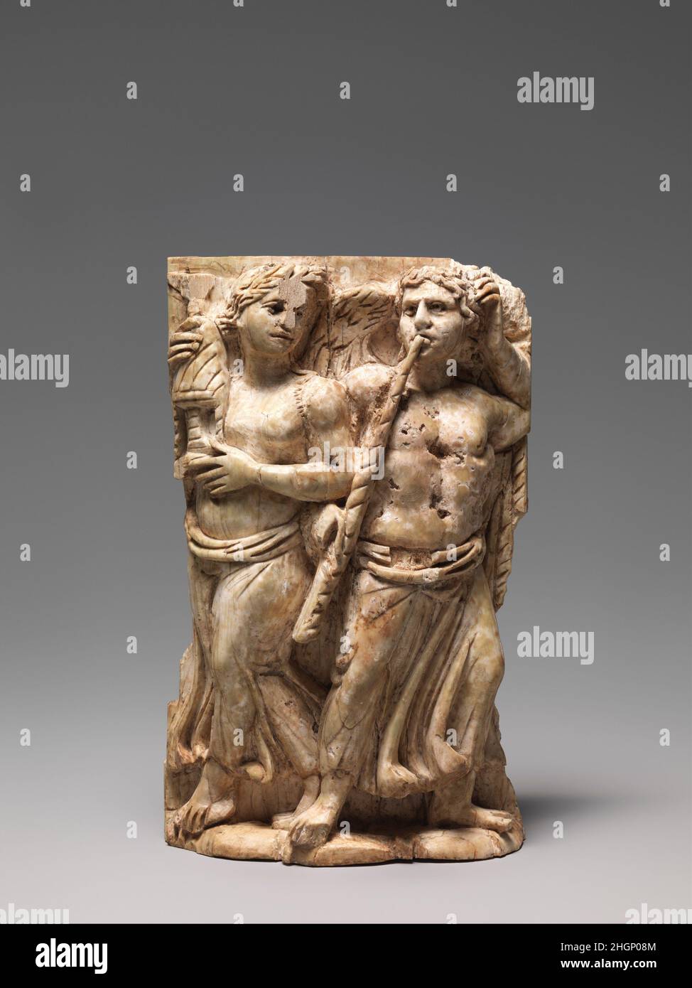 Bone Carving, forse di un Dionisiac Revel 300–500 le placche di osso bizantine sono state usate per decorare i divani, le cassettiere ed altri mobili. Alcuni sono stati scolpiti in rilievo; altri sono stati scolpiti in intaglio con i disegni incisi spesso riempiti di cera colorata. Entrambi gli stili possono essere utilizzati sullo stesso oggetto. I disegni rappresentano spesso temi dionisiaci. Bone Carving, forse di un Dionisiac Revel 464608 Foto Stock Bone Carving, forse di un Dionisiac Revel 300–500 le placche di osso bizantine sono state usate per decorare i divani, le cassettiere ed altri mobili. Alcuni sono stati scolpiti in rilievo; altri sono stati scolpiti in intaglio con i disegni incisi spesso riempiti di cera colorata. Entrambi gli stili possono essere utilizzati sullo stesso oggetto. I disegni rappresentano spesso temi dionisiaci. Bone Carving, forse di un Dionisiac Revel 464608 Foto Stock