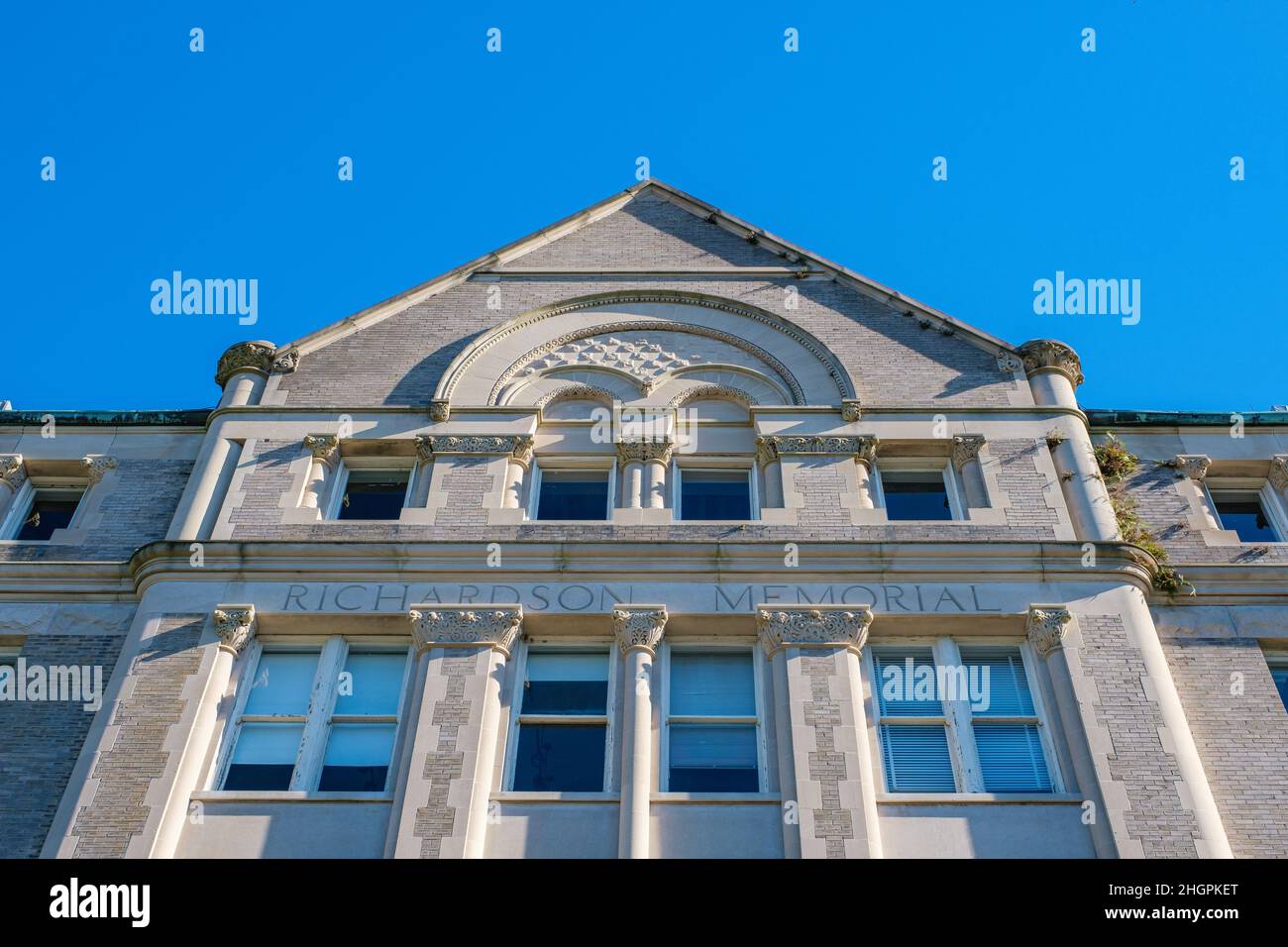 NEW ORLEANS, LOUISIANA, USA - 18 GENNAIO 2022: Face of Richardson Memorial Hall sul campus della Tulane University Foto Stock