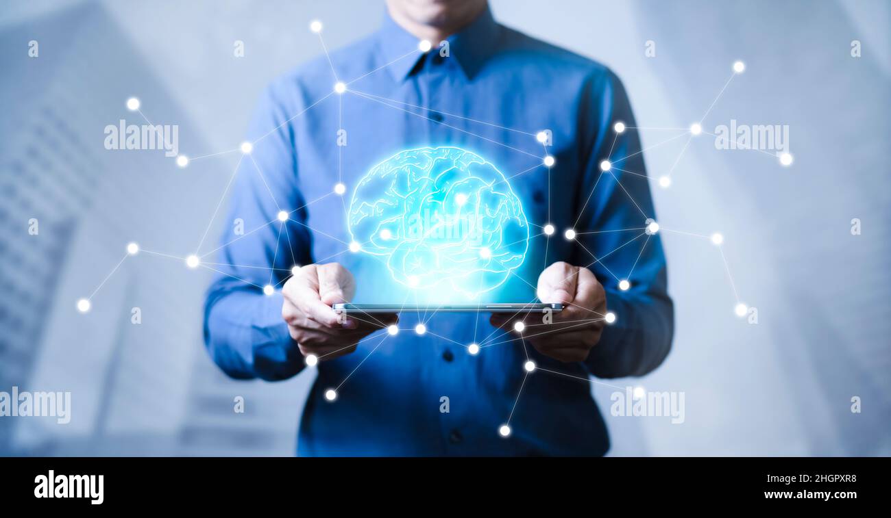 Concetto di idee di business e di memorizzazione dati, uomo d'affari mano toccare realtà virtuale uomo con simbolo neuroni nel cervello, connessione di rete su glit Foto Stock