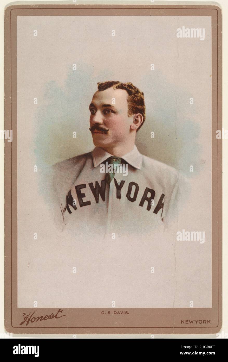G.S. Davis, New York, della serie Sports Celebrities (N142) emessa da W. Duke, Sons & Co. Per promuovere il tabacco di taglio lungo onesto 1894 rilasciato da W. Duke, Sons & Co. Grande scheda di armadio della serie 'Sports Celebrities' (N142), Pubblicato in un set di sette carte nel 1894 da W. Duke, Sons & Co. Per promuovere onesto Long Cut Tobacco. Il raro set contiene quattro ritratti di giocatori di baseball e tre ritratti di ciclisti. G.S. Davis, New York, della serie Sports Celebrities (N142) pubblicata da W. Duke, Sons & Co. Per promuovere il tabacco di taglio lungo onesto. 1894. Litografia commerciale a colori. Rilasciato da W. Duke, Foto Stock