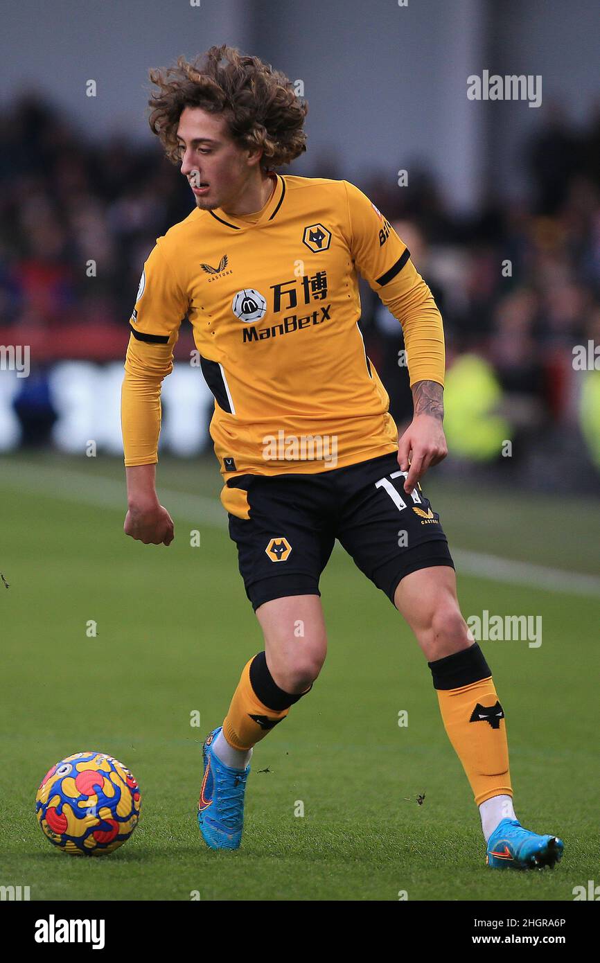 Londra, Regno Unito. 22nd Jan 2022. Fabio Silva di Wolverhampton Wanderers in azione durante il gioco. Partita della Premier League, Brentford contro Wolverhampton Wanderers al Brentford Community Stadium di Brentford, Londra, sabato 22nd gennaio 2022. Questa immagine può essere utilizzata solo a fini editoriali. Solo per uso editoriale, licenza richiesta per uso commerciale. Nessun uso in scommesse, giochi o un singolo club/campionato/player pubblicazioni. pic di Steffan Bowen/Andrew Orchard sport fotografia/Alamy Live news credito: Andrew Orchard sport fotografia/Alamy Live News Foto Stock