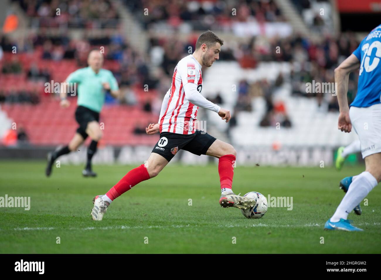 SUNDERLAND, REGNO UNITO. GENNAIO 22nd Elliot Embleton di Sunderland si prepara a sparare in gol durante la partita della Sky Bet League 1 tra Sunderland e Portsmouth allo Stadium of Light di Sunderland sabato 22nd gennaio 2022. (Credit: Trevor Wilkinson | MI News) Credit: MI News & Sport /Alamy Live News Foto Stock