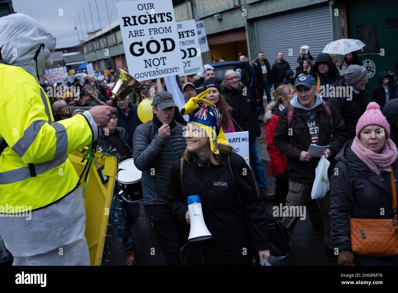 Glasgow, Regno Unito. Scozia contro il «raduno della libertà» di Lockdown, contro il blocco, l’uso di maschere facciali e passaporti vaccinali e vaccini, durante la fase del coronavirus Covid-19 Omicron della pandemia sanitaria, a Glasgow (Scozia), 22 gennaio 2022. Credit: Jeremy Sutton-Hibbert/ Alamy Live News. Foto Stock