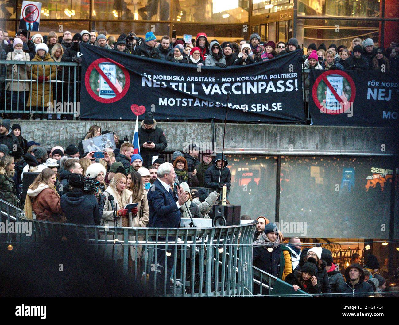 I manifestanti anti anti Vax dimostrano di protestare contro il vaccino covid-19 e la salute passano a Stoccolma, Svezia, il 22 gennaio 2022. Foto di Ida Akesson/Stella Pictures/ABACAPRESS.COM Foto Stock