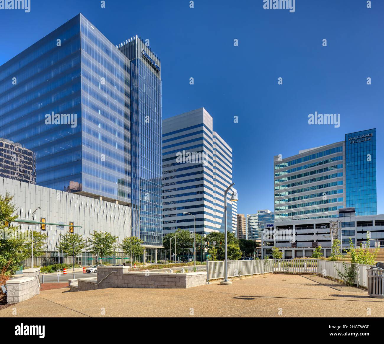 Kanawha Plaza vista di Gateway Plaza, James Center, e Williams Mullen Center. Foto Stock