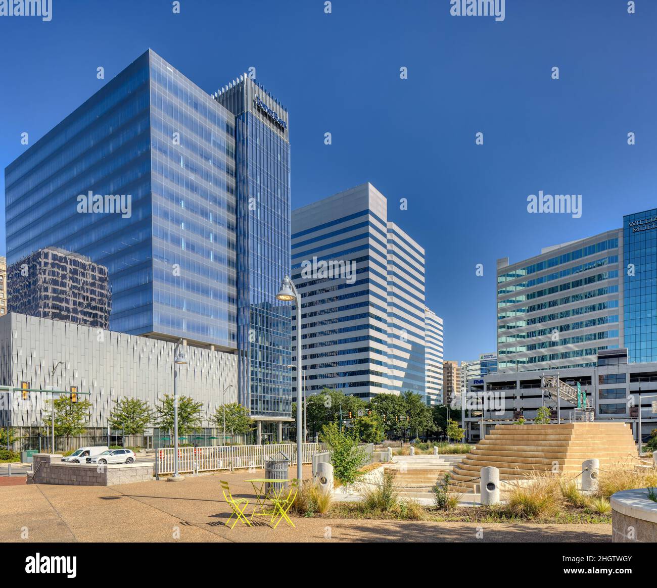 Kanawha Plaza vista di Gateway Plaza, James Center, e Williams Mullen Center. Foto Stock