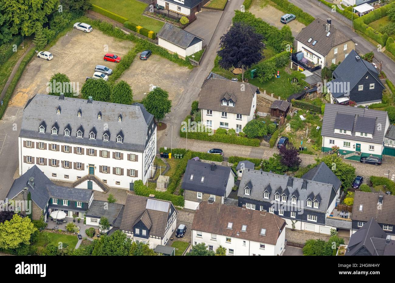 Vista aerea, antico monastero, ex abbazia cistercense, case edificio comunale e scuola di musica, Drolshagen, Sauerland, Renania settentrionale-Vestfalia, Foto Stock