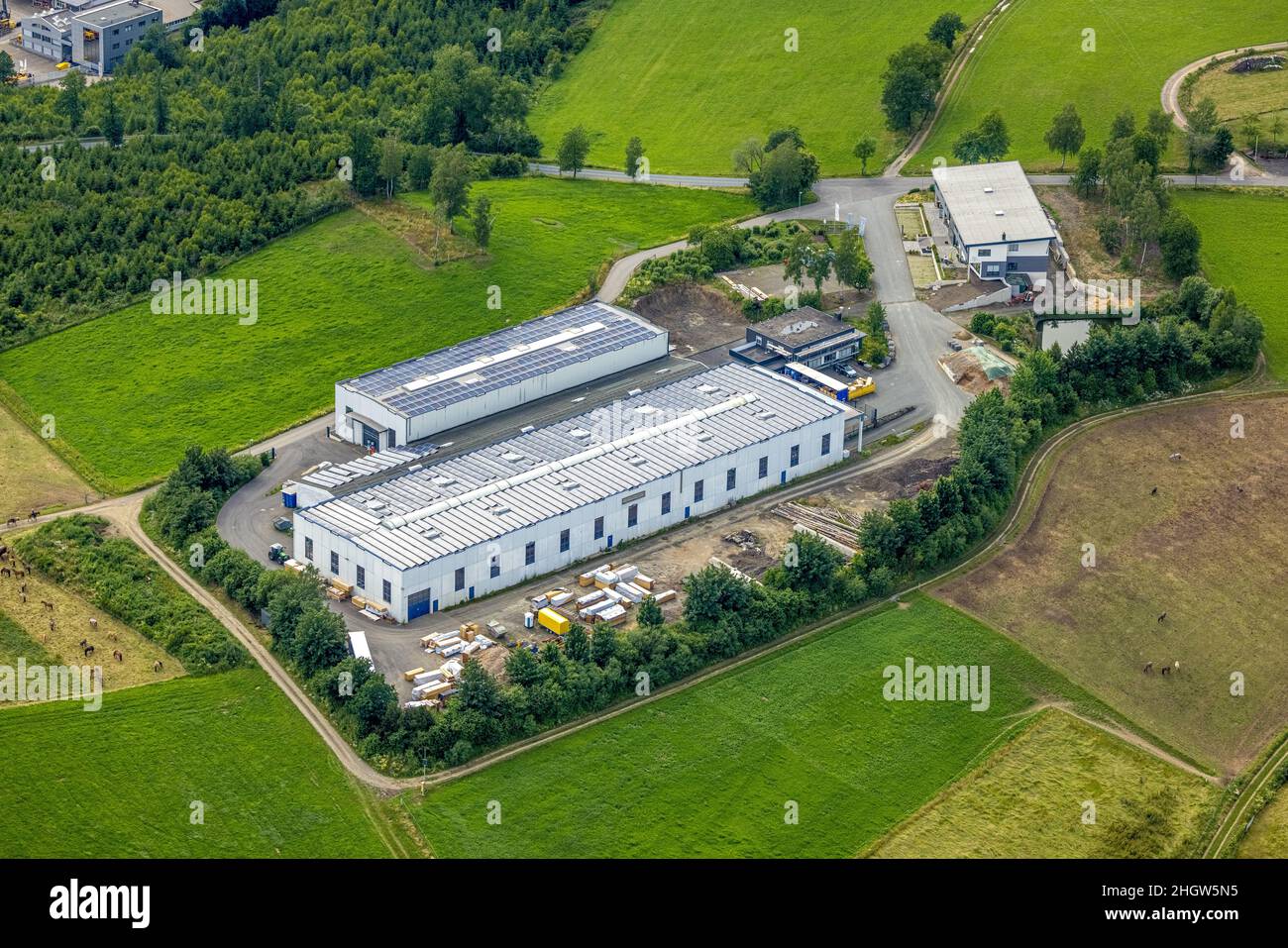 Fotografia aerea, sede della società HÄNER Baumaschinen a Öhringhausen, Frenkhausen, Drolshagen, Sauerland, Renania settentrionale-Vestfalia, Germania, DE, Europ Foto Stock