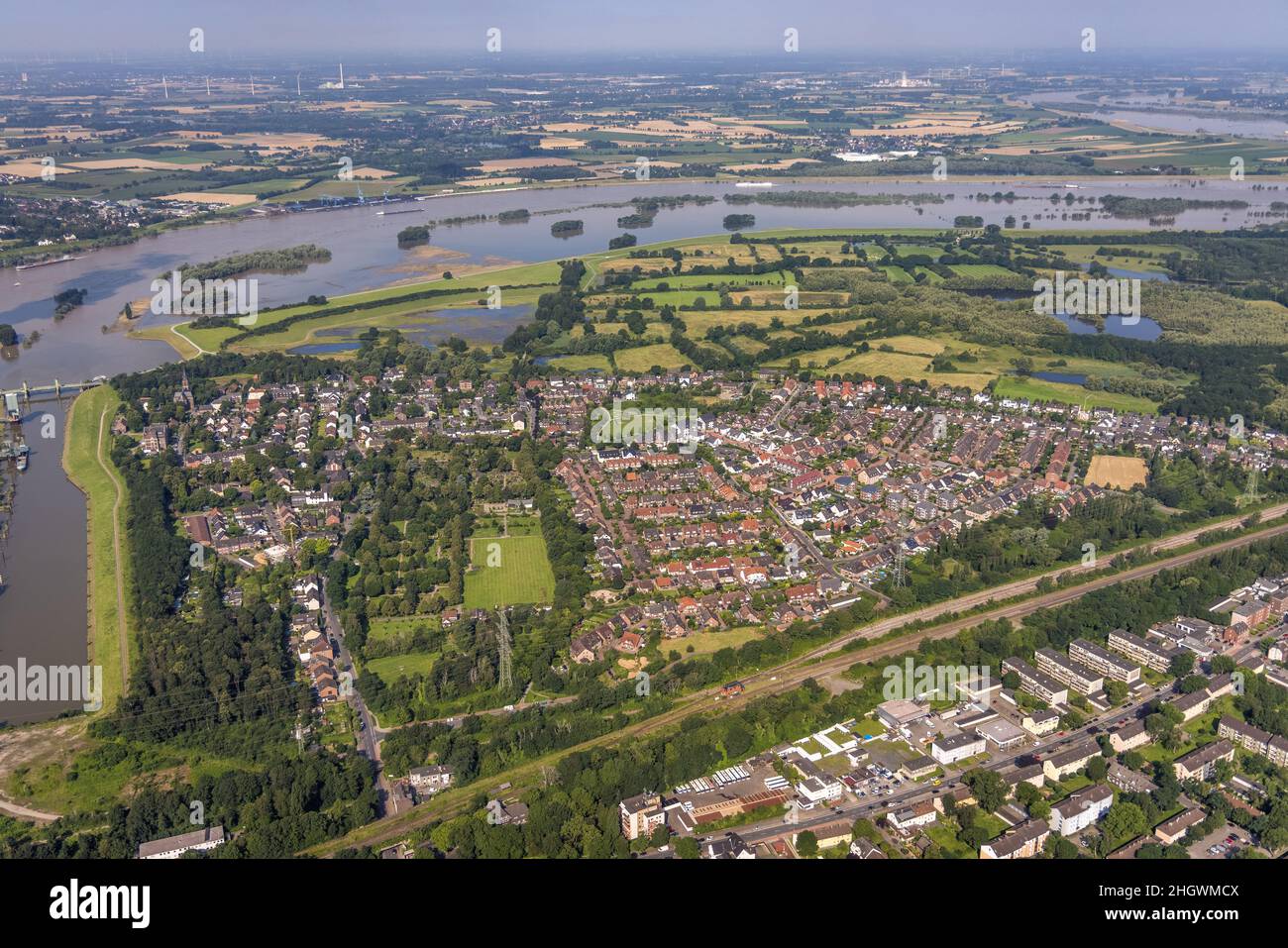 Fotografia aerea, alluvione del fiume Reno, alluvione Rheinaue Walsum, Nordhafen Walsum, Alt-Walsum, Duisburg, Ruhrgebiet, Nordrhein-Westfalen, Germania, DE, Foto Stock