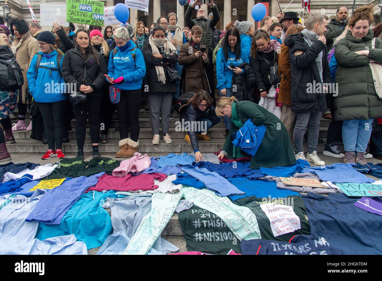 22 gennaio 2022. Londra, Regno Unito. I dimostranti che sostengono il gruppo di NHS100k lavoratori partecipano al World Wide Rally for Freedom chiedendo di porre fine alle norme di blocco di Covid 19 e Omicron. Il gruppo di NHS100k lavoratori è stato formato per indicare la perdita di posti di lavoro rispetto alle vaccinazioni obbligatorie di Covid. Foto di Ray Tang Foto Stock