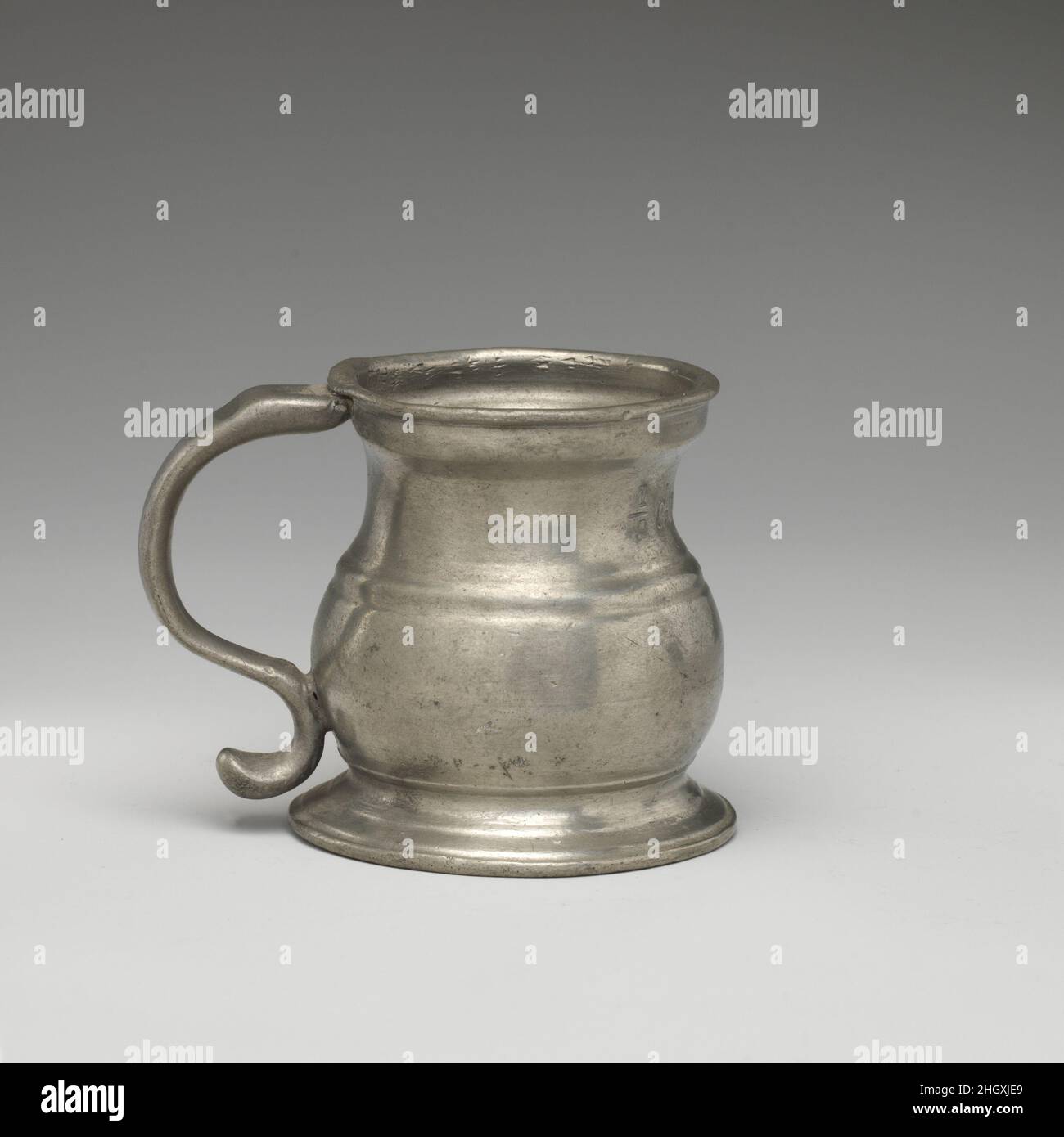 Misura 18th secolo britannico. Misurare. Inglese. 18th secolo. Pewter. Lavorazione del metallo-Pewter Foto Stock