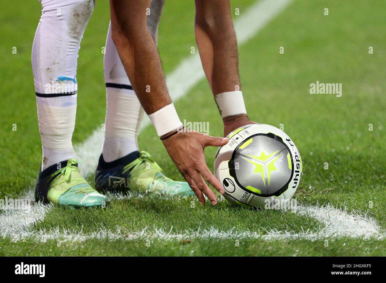 partita ufficiale uhlsport, scarpe Nike di Dimitri Payet di Marsiglia  durante il campionato francese Ligue 1 partita di calcio tra RC Lens (RCL)  e Olympique de Marseille (OM) il 22 gennaio 2022