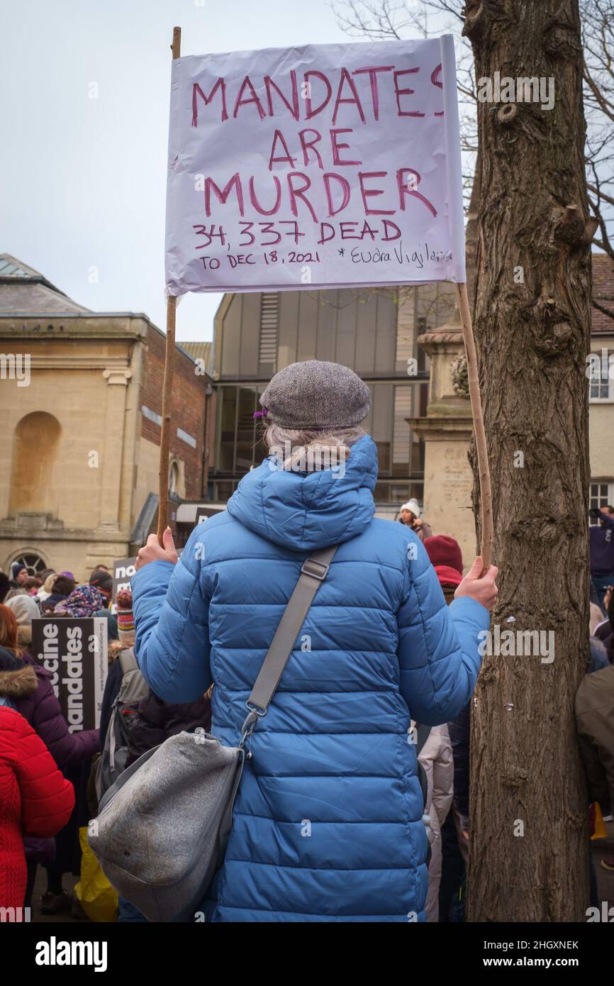 Una manifestazione di protesta e marcia per il personale NHS che protestano contro i mandati di vaccino o passaporti di vaccino a Oxford, Regno Unito Foto Stock