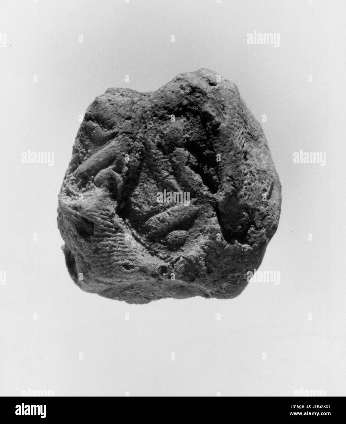 Sigillo del documento con il nome del trono di Amenhotep III ca. 1390–1353 a.C. nuovo Regno. Sigillo del documento con il nome del trono di Amenhotep III ca. 1390–1353 A.C. Fango. Nuovo Regno. Dall'Egitto, dall'Egitto superiore, da Tebe, da Malqata, da Ville Occidentali, West Villa B, scavi MMA, 1910–12. Dynasty 18 Foto Stock