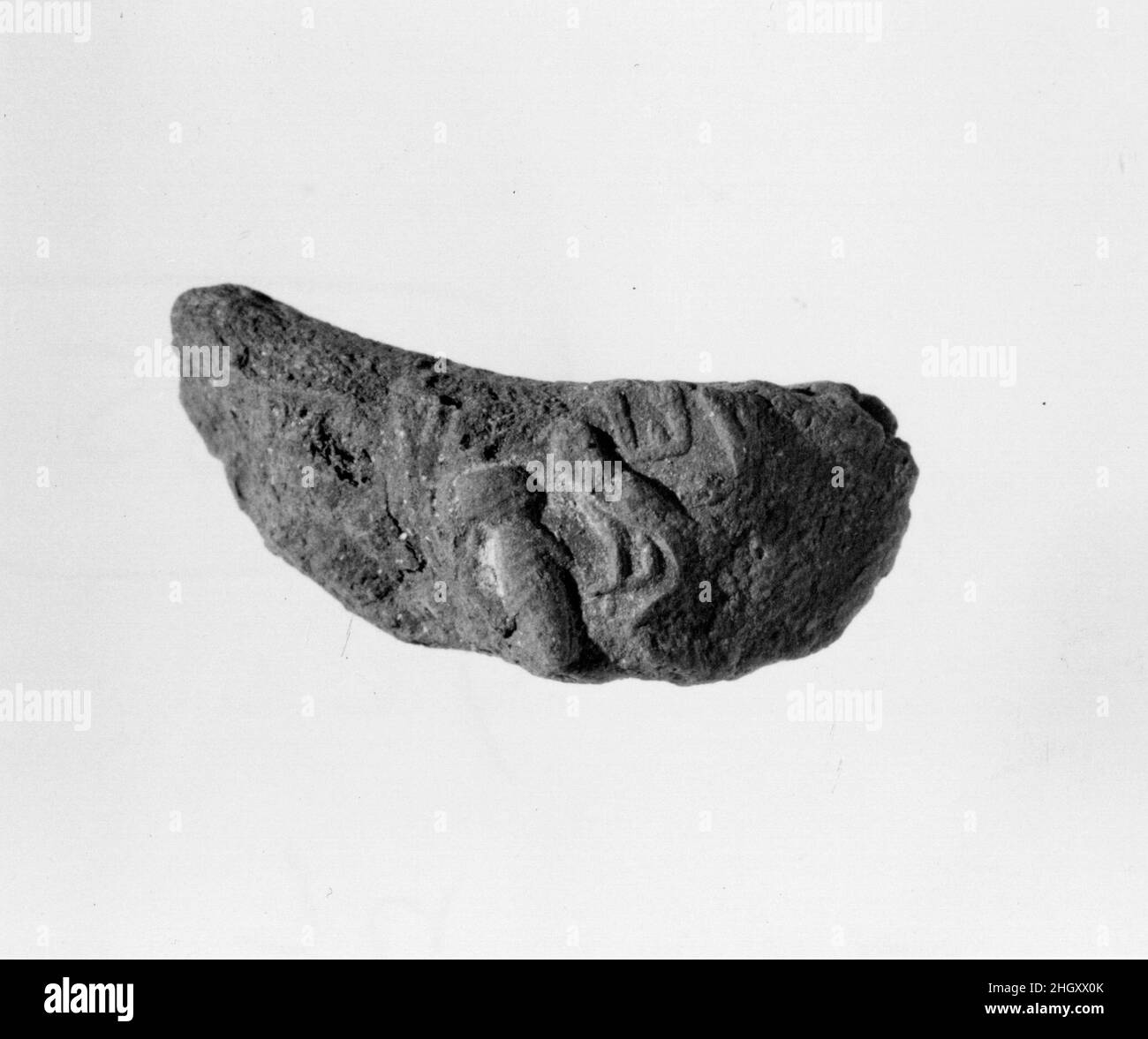 Sigillo del documento con il nome del trono di Amenhotep III ca. 1390–1353 a.C. nuovo Regno. Sigillo del documento con il nome del trono di Amenhotep III ca. 1390–1353 A.C. Fango. Nuovo Regno. Dall'Egitto, dall'Egitto superiore, da Tebe, da Malqata, da Ville Occidentali, West Villa B, scavi MMA, 1910–12. Dynasty 18 Foto Stock