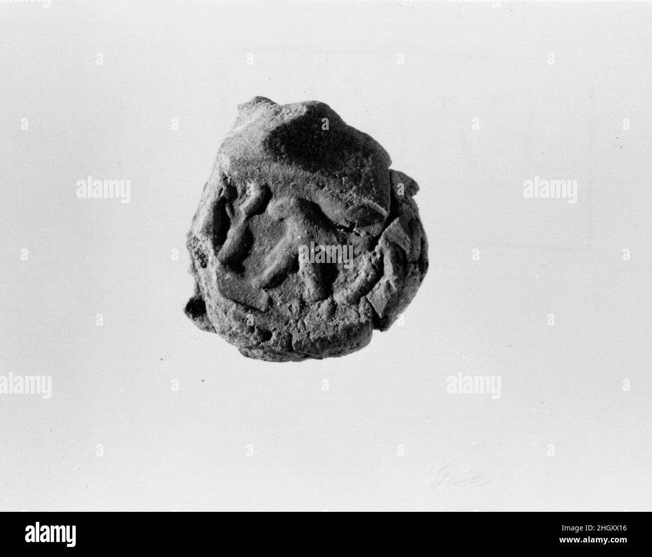 Sigillo del documento con il nome del trono di Amenhotep III ca. 1390–1353 a.C. nuovo Regno. Sigillo del documento con il nome del trono di Amenhotep III ca. 1390–1353 A.C. Fango. Nuovo Regno. Dall'Egitto, dall'Egitto superiore, da Tebe, da Malqata, da Ville Occidentali, West Villa B, scavi MMA, 1910–12. Dynasty 18 Foto Stock