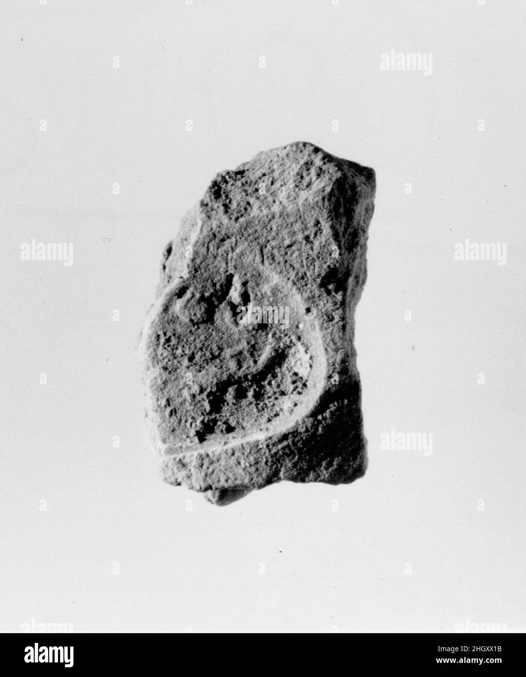 Sigillo del documento con il nome del trono di Amenhotep III ca. 1390–1353 a.C. nuovo Regno. Sigillo del documento con il nome del trono di Amenhotep III ca. 1390–1353 A.C. Fango. Nuovo Regno. Dall'Egitto, dall'Egitto superiore, da Tebe, da Malqata, da Ville Occidentali, West Villa B, scavi MMA, 1910–12. Dynasty 18 Foto Stock