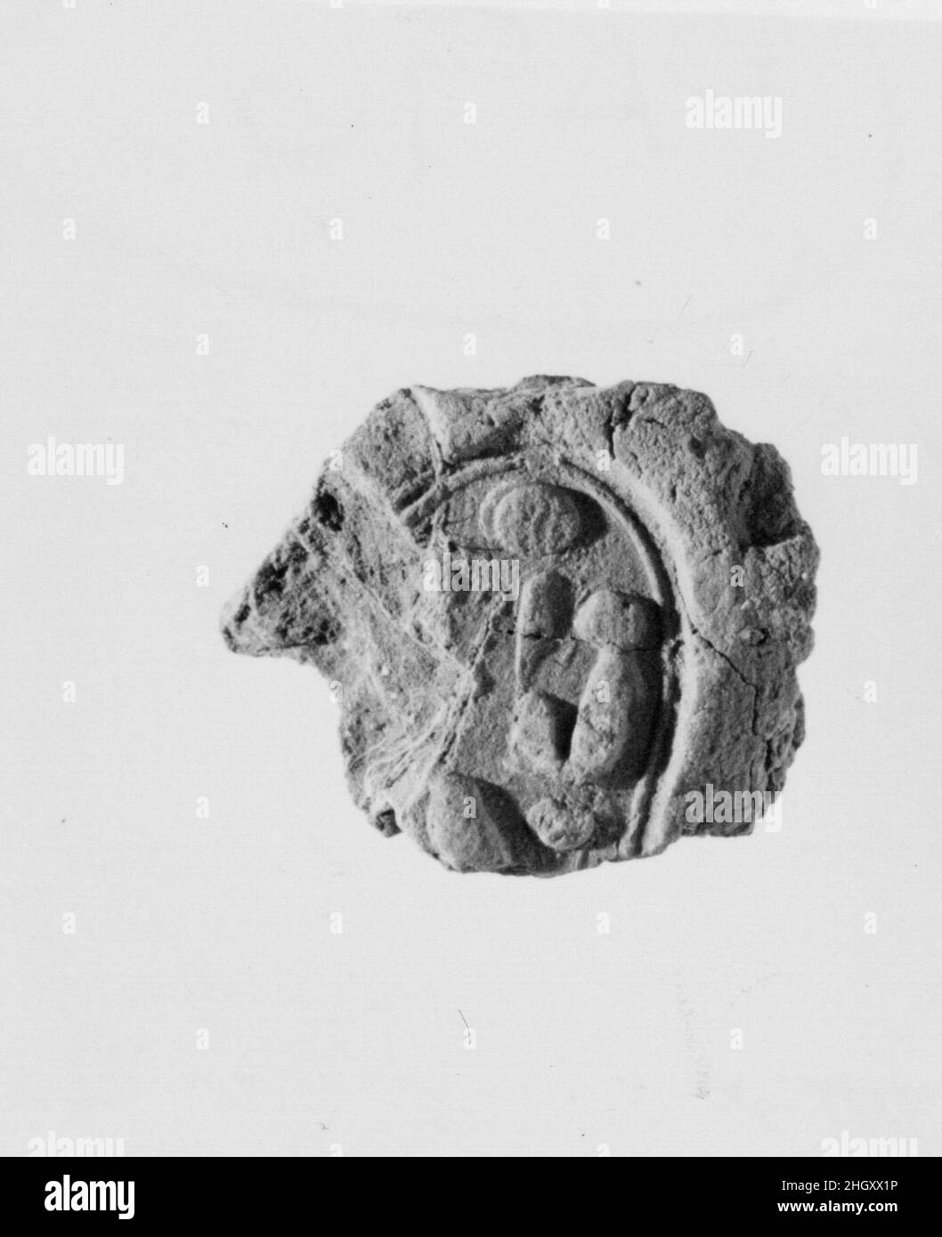 Sigillo del documento con il nome del trono di Amenhotep III ca. 1390–1353 a.C. nuovo Regno. Sigillo del documento con il nome del trono di Amenhotep III ca. 1390–1353 A.C. Fango. Nuovo Regno. Dall'Egitto, dall'Egitto superiore, da Tebe, da Malqata, da Ville Occidentali, West Villa B, scavi MMA, 1910–12. Dynasty 18 Foto Stock