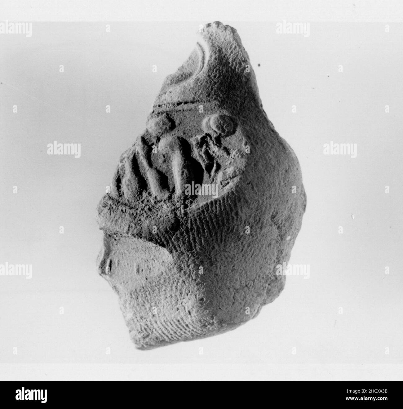 Sigillo del documento con il nome del trono di Amenhotep III ca. 1390–1353 a.C. nuovo Regno. Sigillo del documento con il nome del trono di Amenhotep III ca. 1390–1353 A.C. Fango. Nuovo Regno. Dall'Egitto, dall'Egitto superiore, da Tebe, da Malqata, da Ville Occidentali, West Villa B, scavi MMA, 1910–12. Dynasty 18 Foto Stock