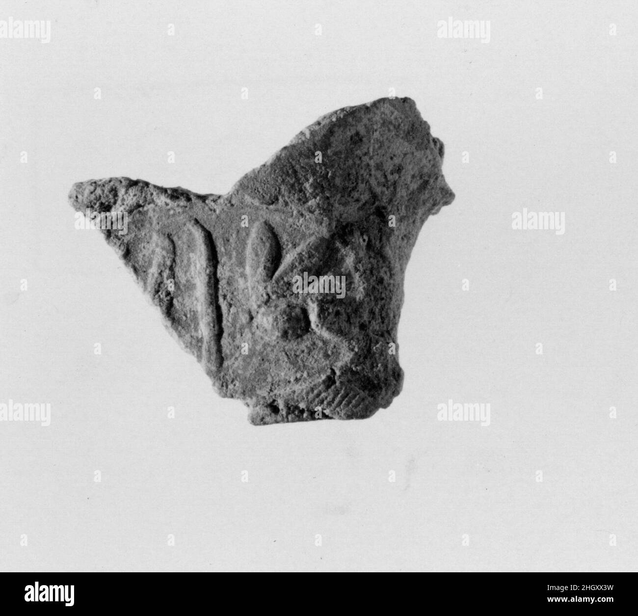 Sigillo del documento con il nome del trono di Amenhotep III ca. 1390–1353 a.C. nuovo Regno. Sigillo del documento con il nome del trono di Amenhotep III ca. 1390–1353 A.C. Fango. Nuovo Regno. Dall'Egitto, dall'Egitto superiore, da Tebe, da Malqata, da Ville Occidentali, West Villa B, scavi MMA, 1910–12. Dynasty 18 Foto Stock