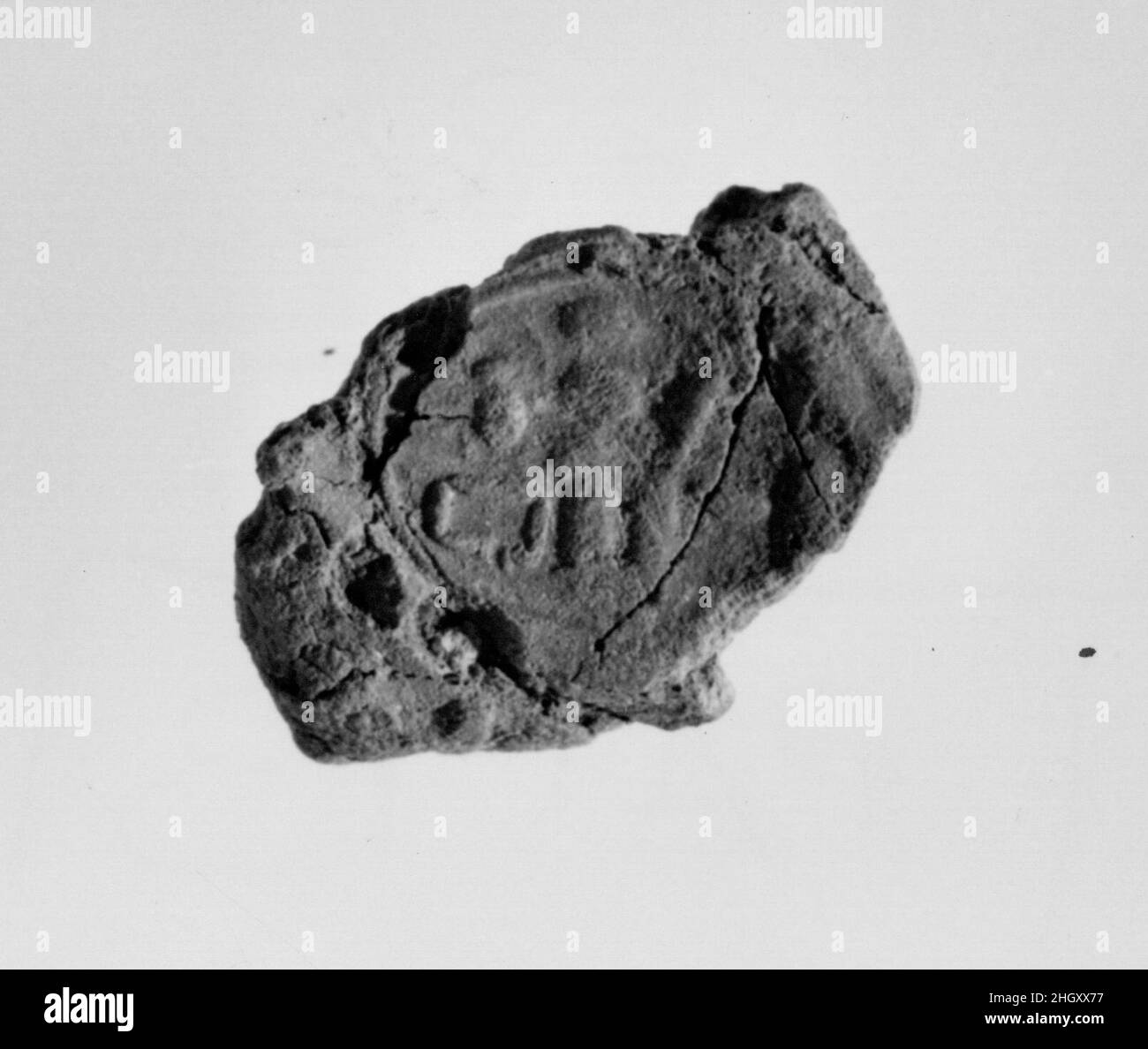 Sigillo del documento con il nome del trono di Amenhotep III ca. 1390–1353 a.C. nuovo Regno. Sigillo del documento con il nome del trono di Amenhotep III ca. 1390–1353 A.C. Fango. Nuovo Regno. Dall'Egitto, dall'Egitto superiore, da Tebe, da Malqata, da Ville Occidentali, West Villa B, scavi MMA, 1910–12. Dynasty 18 Foto Stock