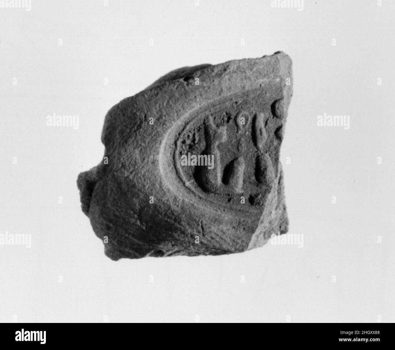 Sigillo del documento con il nome del trono di Amenhotep III ca. 1390–1353 a.C. nuovo Regno. Sigillo del documento con il nome del trono di Amenhotep III ca. 1390–1353 A.C. Fango. Nuovo Regno. Dall'Egitto, dall'Egitto superiore, da Tebe, da Malqata, da Ville Occidentali, West Villa B, scavi MMA, 1910–12. Dynasty 18 Foto Stock