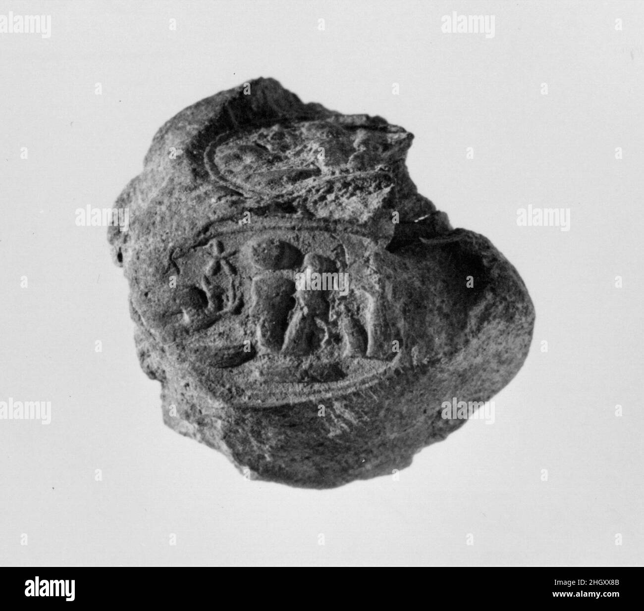 Sigillo del documento con il nome del trono di Amenhotep III ca. 1390–1353 a.C. nuovo Regno. Sigillo del documento con il nome del trono di Amenhotep III ca. 1390–1353 A.C. Fango. Nuovo Regno. Dall'Egitto, dall'Egitto superiore, da Tebe, da Malqata, da Ville Occidentali, West Villa B, scavi MMA, 1910–12. Dynasty 18 Foto Stock