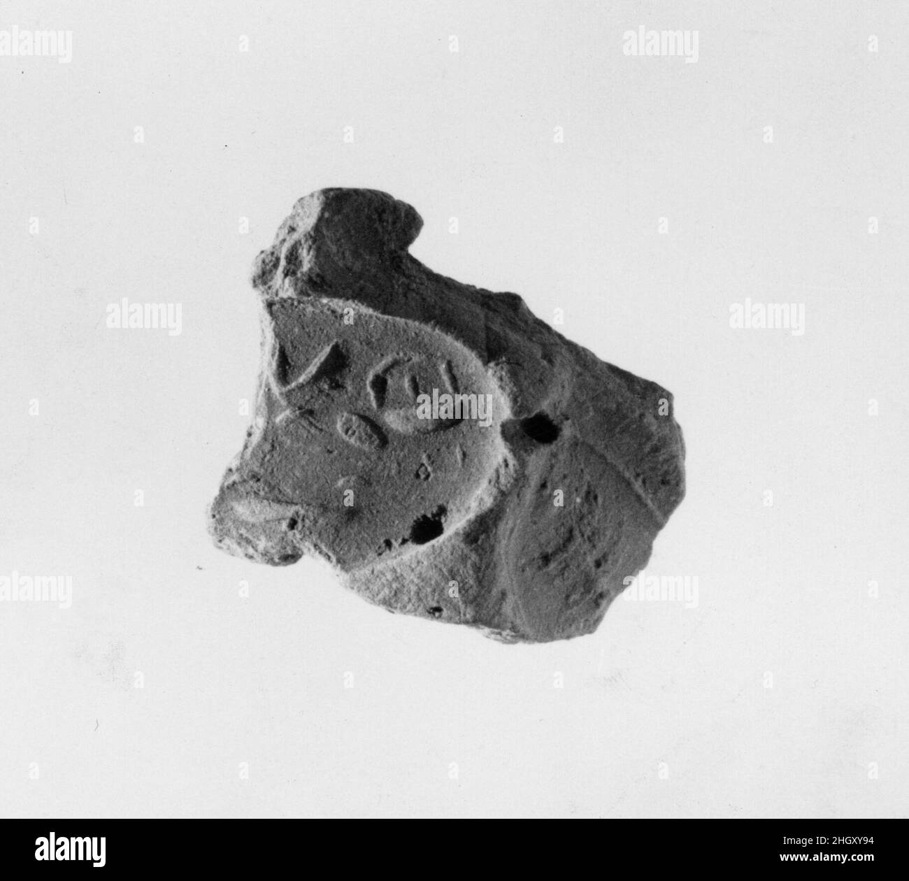 Sigillatura di documenti con più impressioni di tenuta ca. 1390–1353 a.C. nuovo Regno. Sigillatura di documenti con più impressioni di tenuta. CA. 1390–1353 A.C. Fango. Nuovo Regno. Dall'Egitto, dall'Alto Egitto, da Tebe, da Malqata, dagli scavi di MMA, 1910–12; presumibilmente da West Villas, West Villa B. Dynasty 18 Foto Stock