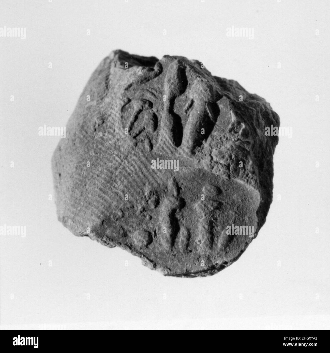 Sigillatura di documenti con più impressioni di tenuta ca. 1390–1353 a.C. nuovo Regno. Sigillatura di documenti con più impressioni di tenuta. CA. 1390–1353 A.C. Fango. Nuovo Regno. Dall'Egitto, dall'Alto Egitto, da Tebe, da Malqata, dagli scavi di MMA, 1910–12; presumibilmente da West Villas, West Villa B. Dynasty 18 Foto Stock