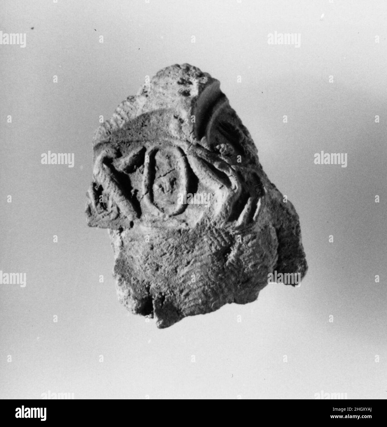 Sigillatura di documenti con più impressioni di tenuta ca. 1390–1353 a.C. nuovo Regno. Sigillatura di documenti con più impressioni di tenuta. CA. 1390–1353 A.C. Fango. Nuovo Regno. Dall'Egitto, dall'Alto Egitto, da Tebe, da Malqata, dagli scavi di MMA, 1910–12; presumibilmente da West Villas, West Villa B. Dynasty 18 Foto Stock