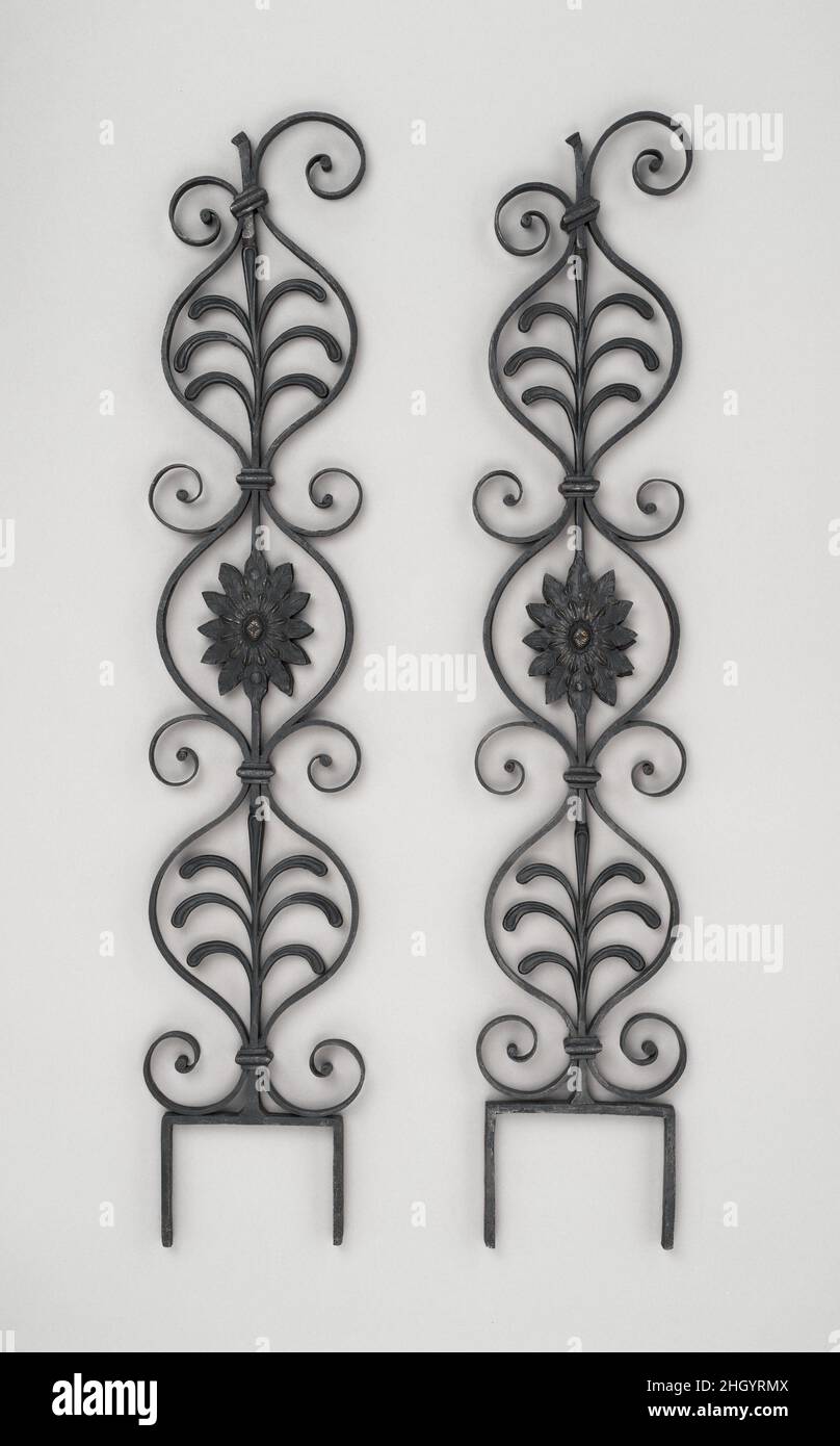 Balustre di ferro (uno di un paio) ca. 1770 britannico. Balustre di ferro (uno di un paio). Inglese. CA. 1770. Ferro battuto, ottone. Ferro metallurgato Foto Stock