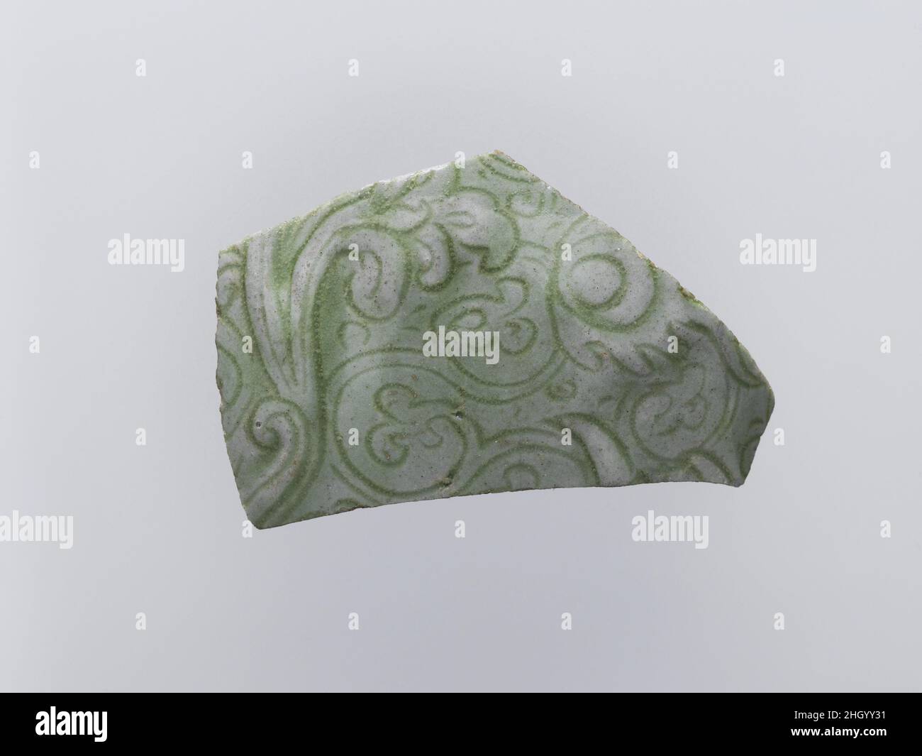 Sherd Cina. Sceriffo. Cina. Gres (Yue ware). Dinastia delle canzoni (960–1279). Ceramica Foto Stock