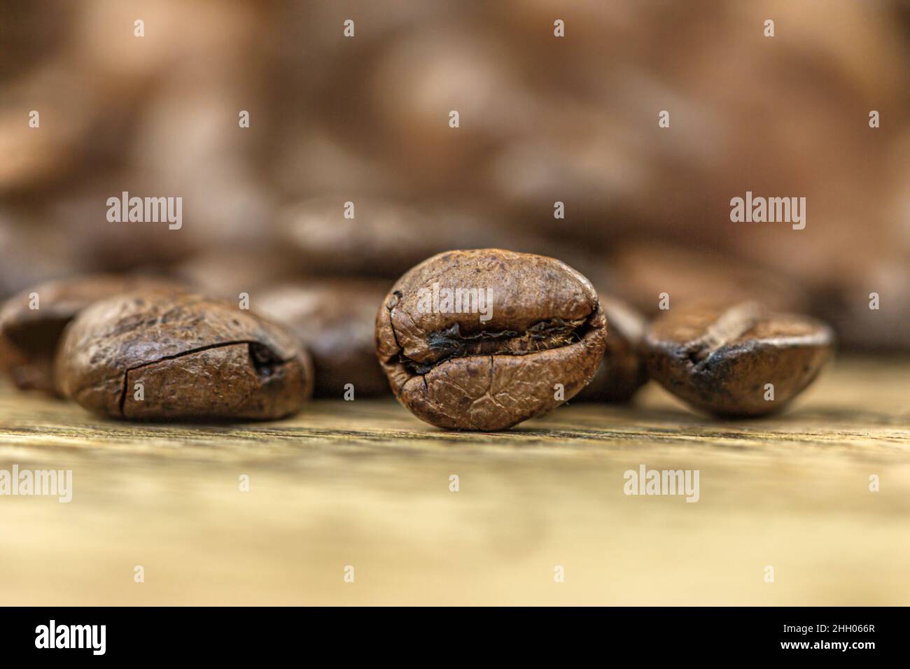 Scenario di amore per il caffè: Primo piano dei chicchi di caffè Foto Stock